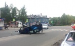 В Архангельске автомобиль Рено перевернулся после столкновения с машиной ДПС